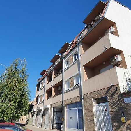 Apartamento Julija Pančevo Exterior foto